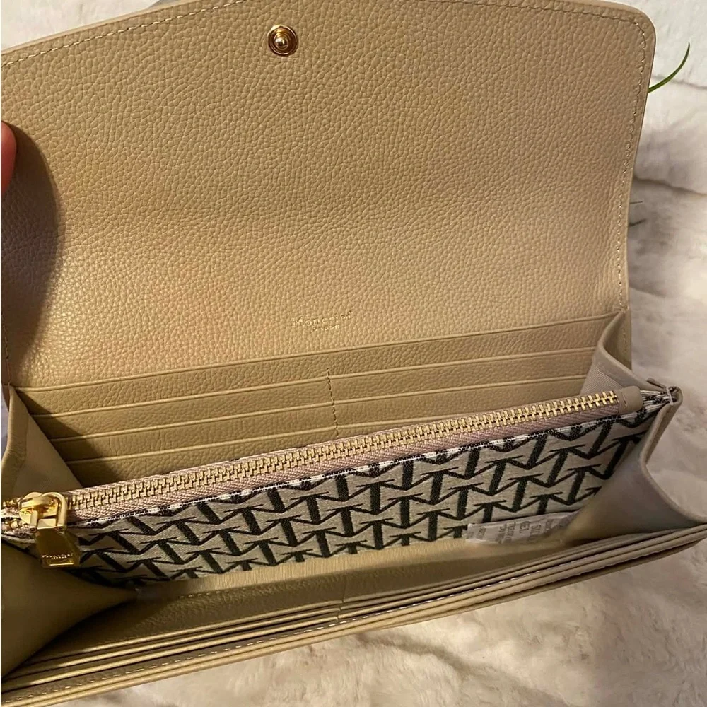 ✨🆕✨Brand New Moncrief Large Wallet